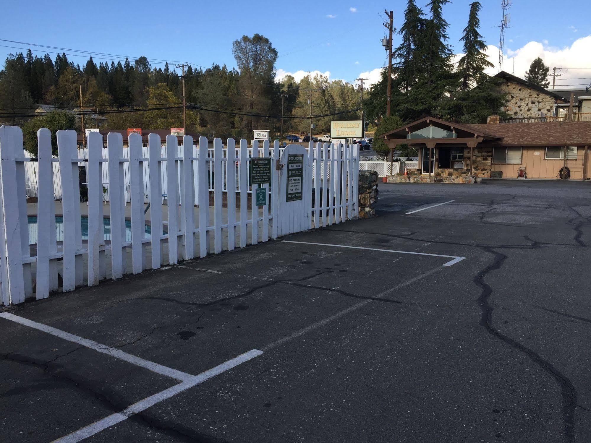 Holiday Lodge Grass Valley Bagian luar foto