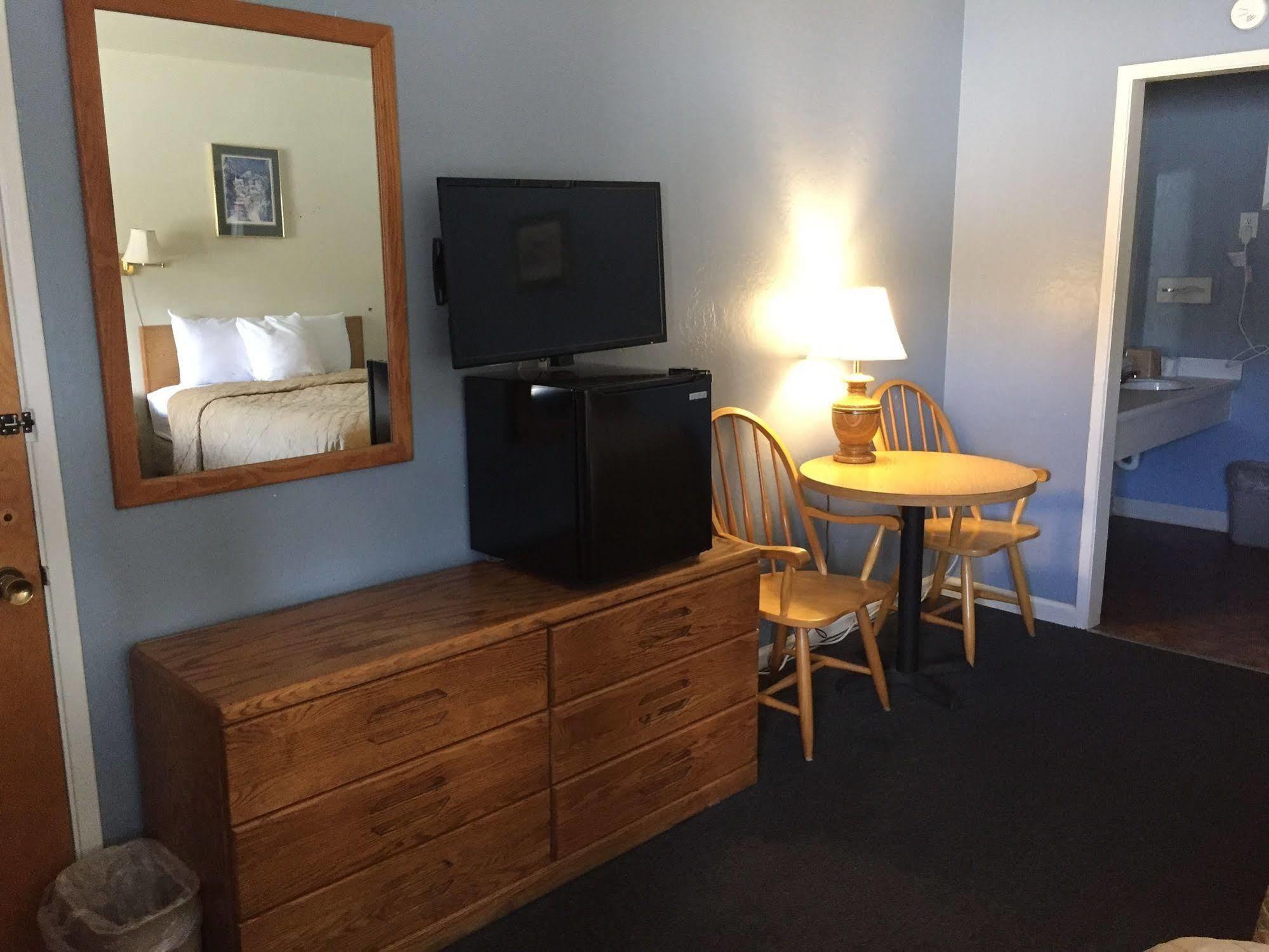 Holiday Lodge Grass Valley Bagian luar foto