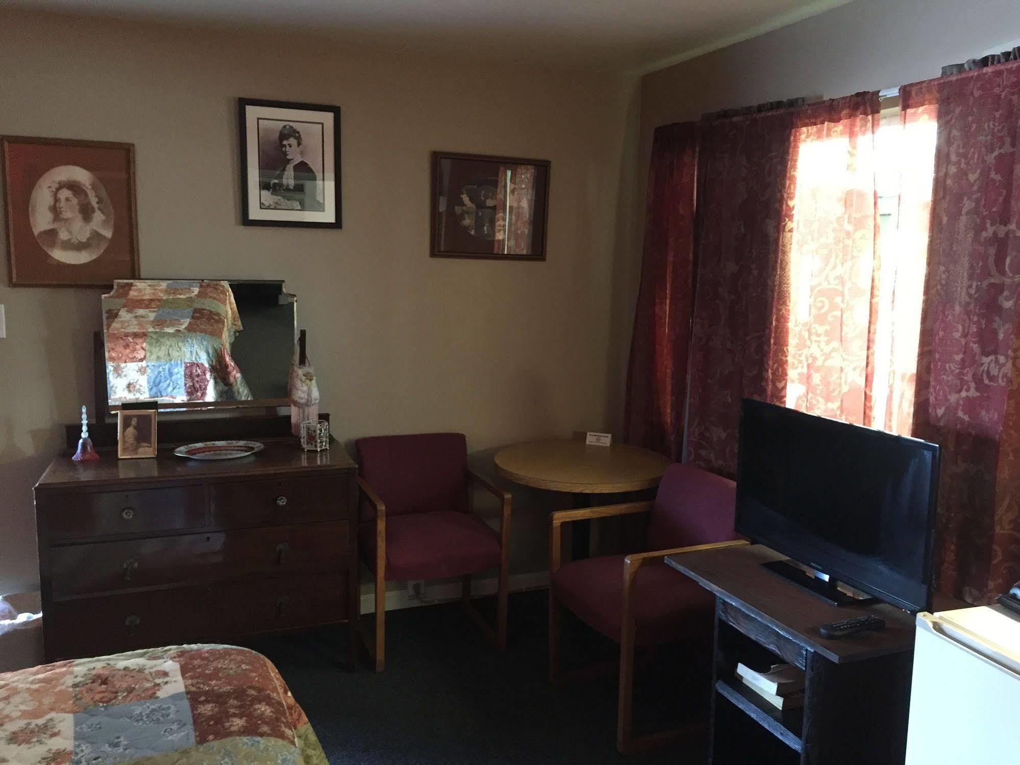 Holiday Lodge Grass Valley Bagian luar foto